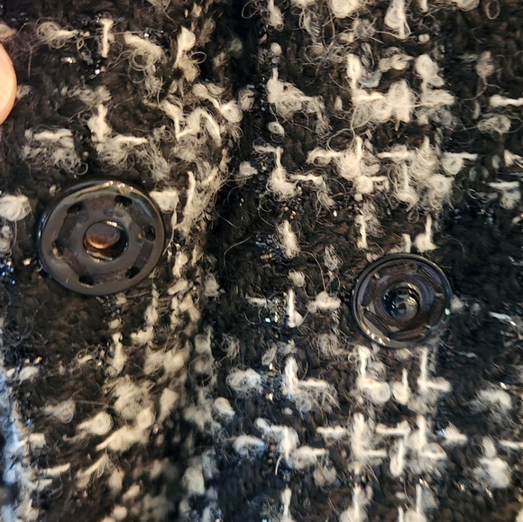 Gorgeous Ladies Winter Coat, Houndstooth with Beautiful Black Faux Fur - Picture 7 of 11